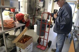Harvest of the Month program gets local food into Maine schools